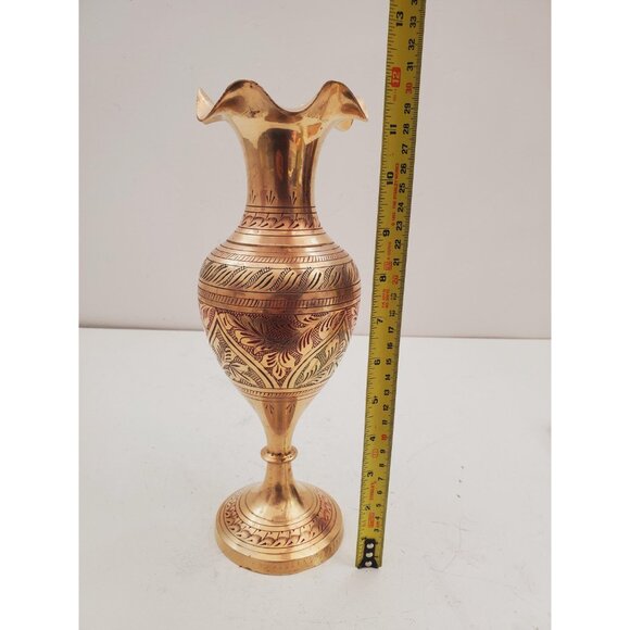 Vintage Etched Flower Pattern Brass Vase - Aged Vintage Patina - Made in India - - Picture 10 of 10